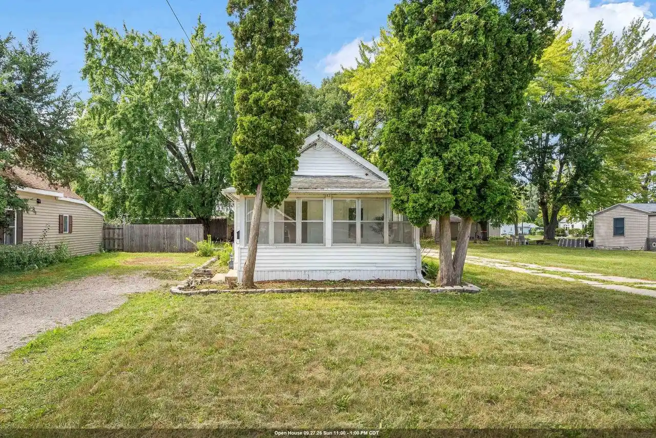 Photo 1 of Single family home for sale at 1837 Plymouth St, Oshkosh, WI 54901 | MLS# 50332013 | Listing updated on 2026-09-21