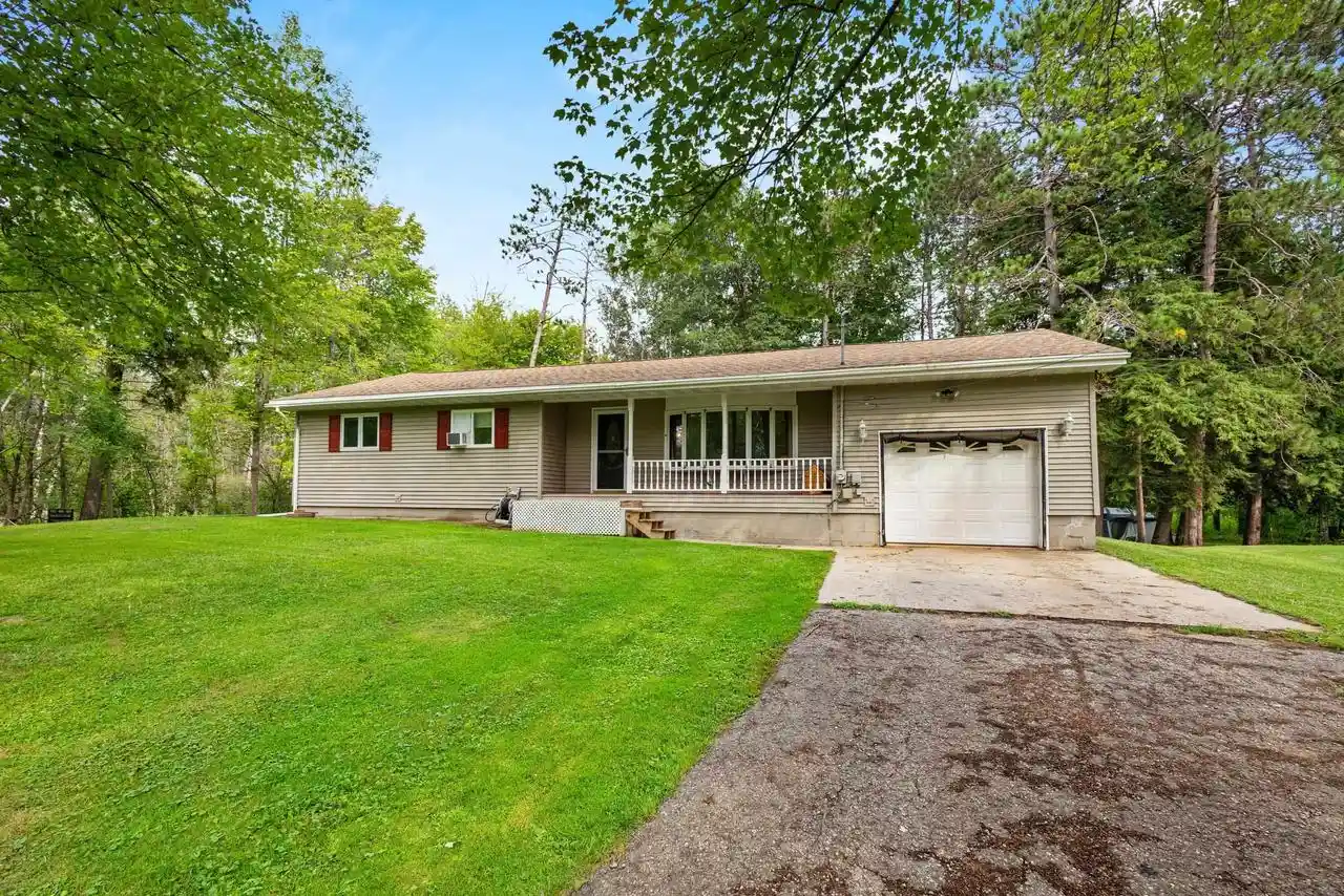 Photo 1 of Single family home for sale at N520 River Dr, Menominee, MI 49858 | MLS# 50332015 | Listing updated on 2026-09-10