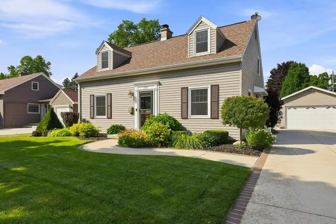 Photo 1 of Single family home for sale at 2214 Fairmont St, Manitowoc, WI 54220 | MLS# 1978789 | Listing updated on 2026-09-29