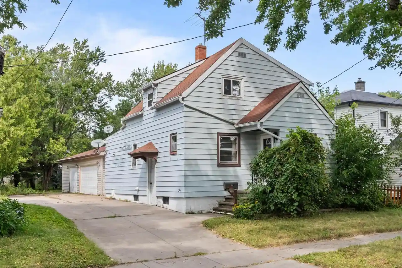 Photo 1 of Single family home for sale at 1516 W Lawrence St, Appleton, WI 54914 | MLS# 50332024 | Listing updated on 2026-09-05