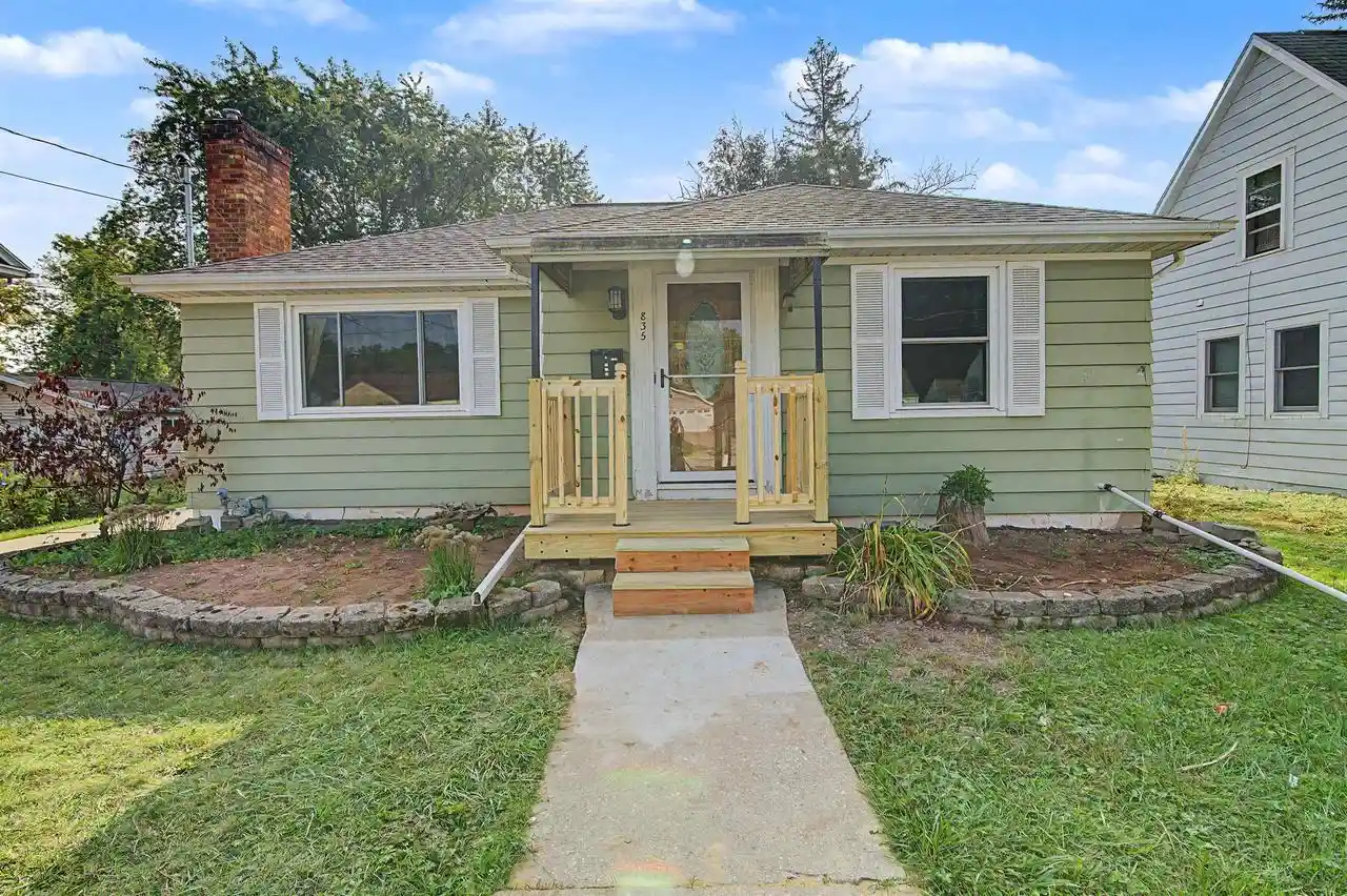 Photo 1 of Single family home for sale at 835 14th Avenue, Green Bay, WI 54304 | MLS# 50332039 | Listing updated on 2026-09-18