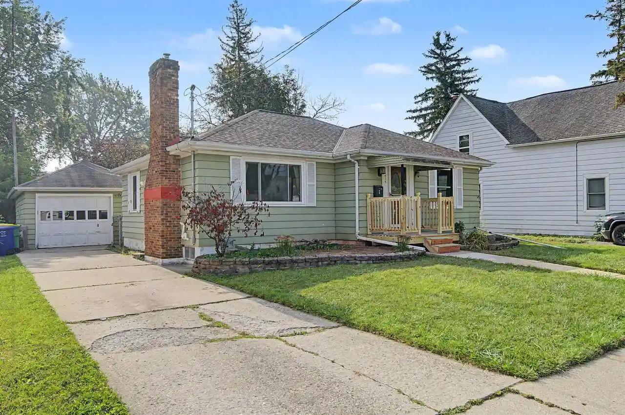 Photo 2 of Single family home for sale at 835 14th Avenue, Green Bay, WI 54304 | MLS# 50332039 | Listing updated on 2026-09-18
