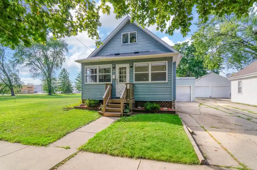 Photo 1 of Single family home for sale at 408 Oak St, Green Bay, WI 54303 | MLS# 50332038 | Listing updated on 2026-09-17
