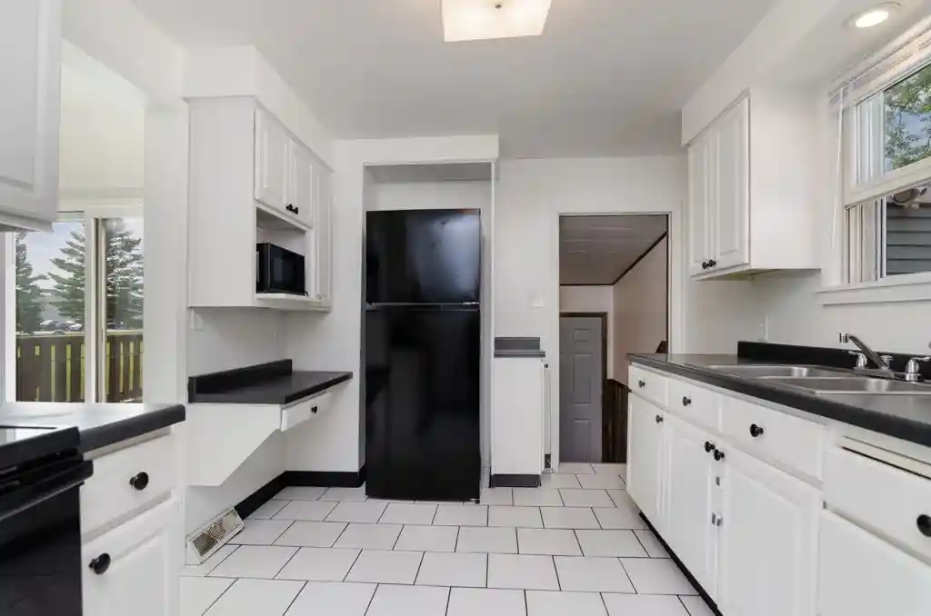 Photo 3 of Single family home for sale at 408 Oak St, Green Bay, WI 54303 | MLS# 50332038 | Listing updated on 2026-09-17