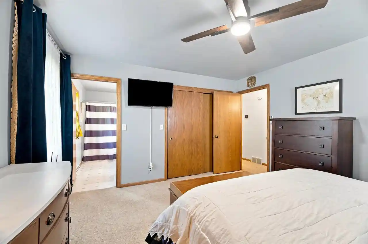 Photo 3 of Single family home for sale at 4922 Remiker Ln, Manitowoc, WI 54220 | MLS# 50332037 | Listing updated on 2026-09-04