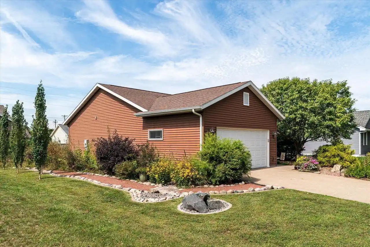 Photo 1 of Single family home for sale at 4240 Verchota St, La Crosse, WI 54601 | MLS# 1978801 | Listing updated on 2026-09-11