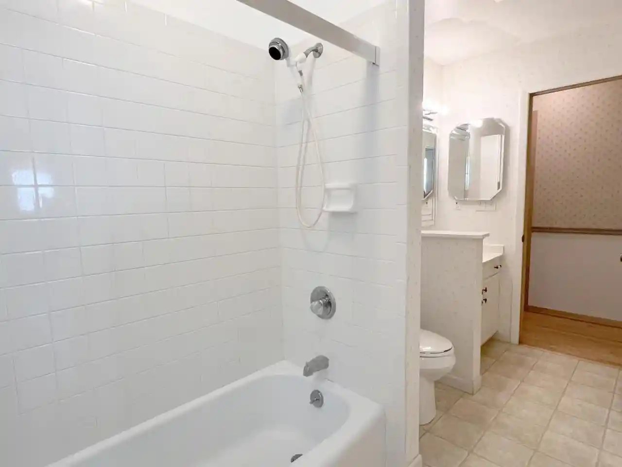 Photo 3 of Sale Pending at 240 N Eagle St, Oshkosh, WI 54902 | MLS# 50332027 | Listing updated on 2026-09-08