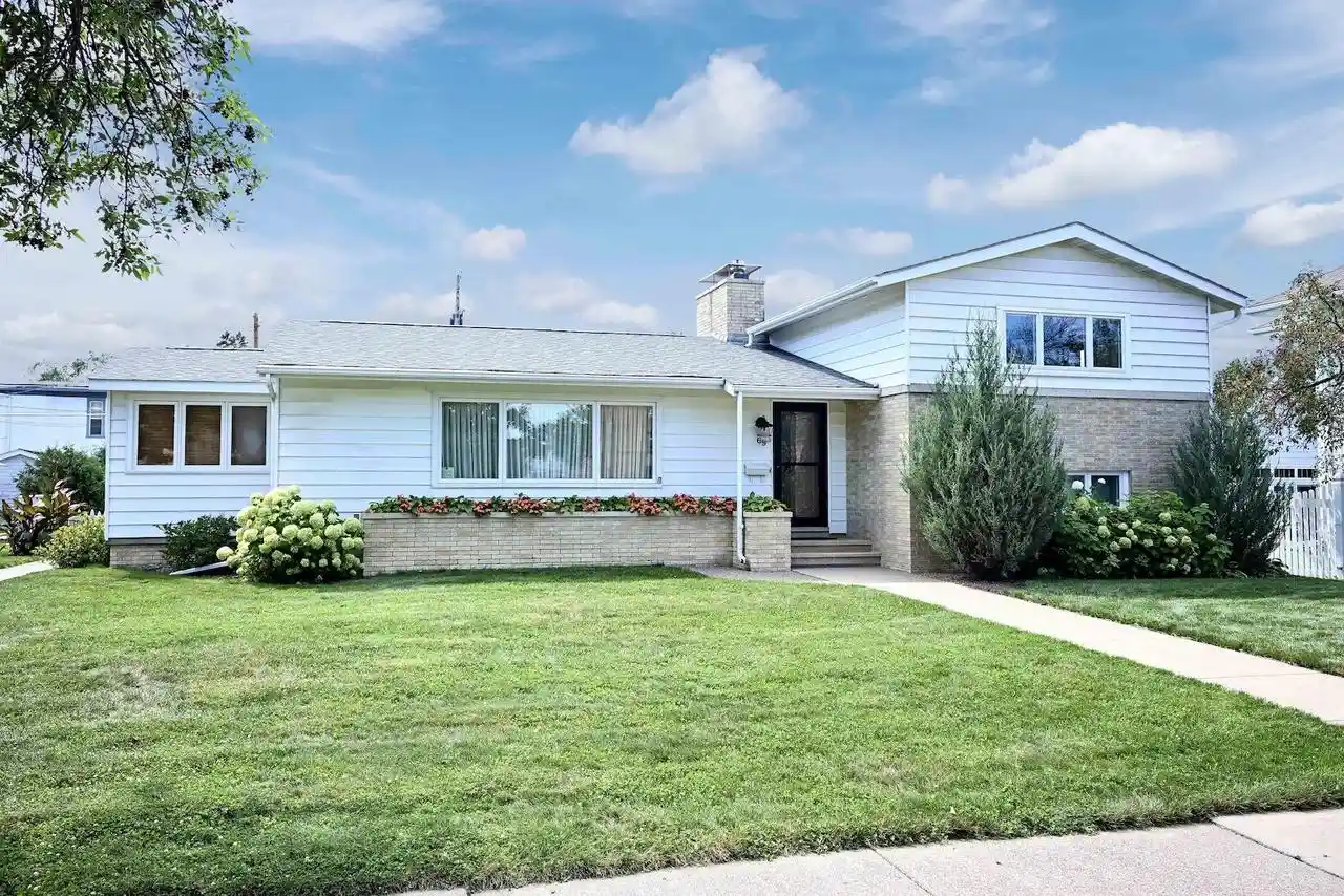 Photo 1 of Single family home for sale at 65 6th Street E St, Winona, MN 55987 | MLS# 1978809 | Listing updated on 2026-09-02