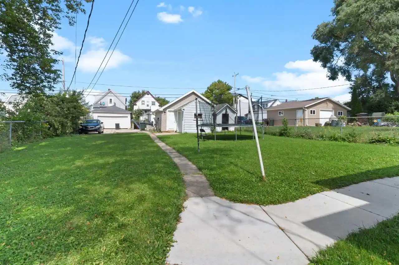 Listing Photo 5 - Condo for sale in building located at 1324 Marquette Ave, South Milwaukee, WI 53172