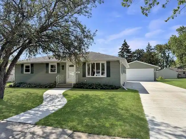 Photo 1 of Single family home for sale at 208 State St, Neenah, WI 54956 | MLS# 50332011 | Listing updated on 2026-09-14