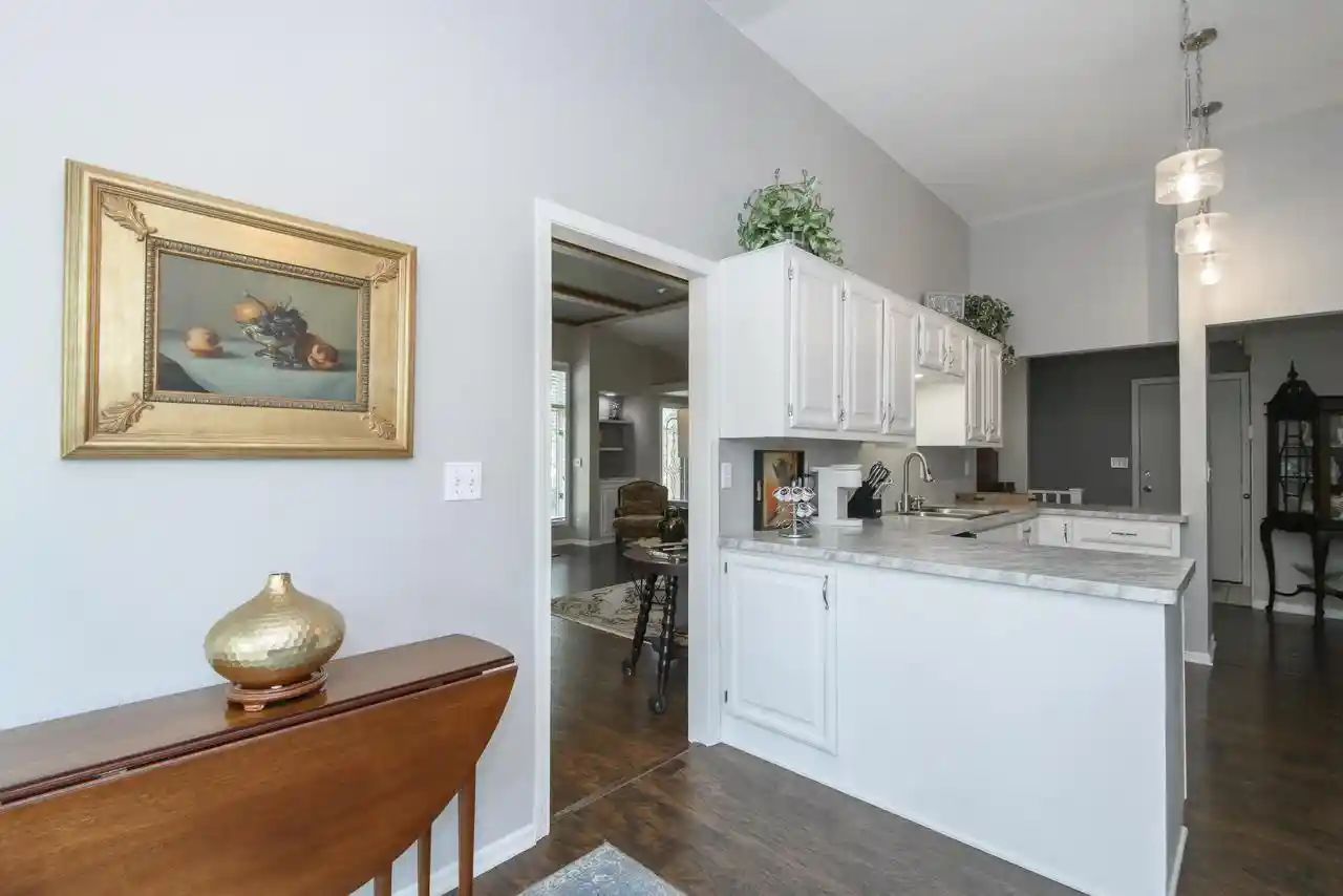 Listing Photo 4 - Condo for sale in building located at 880 Pilgrim Pkwy, Elm Grove, WI 53122