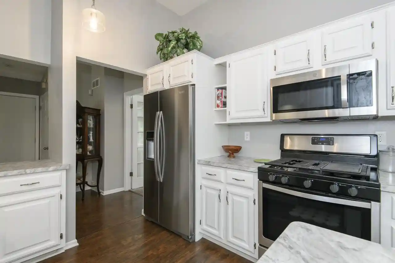 Listing Photo 5 - Condo for sale in building located at 880 Pilgrim Pkwy, Elm Grove, WI 53122