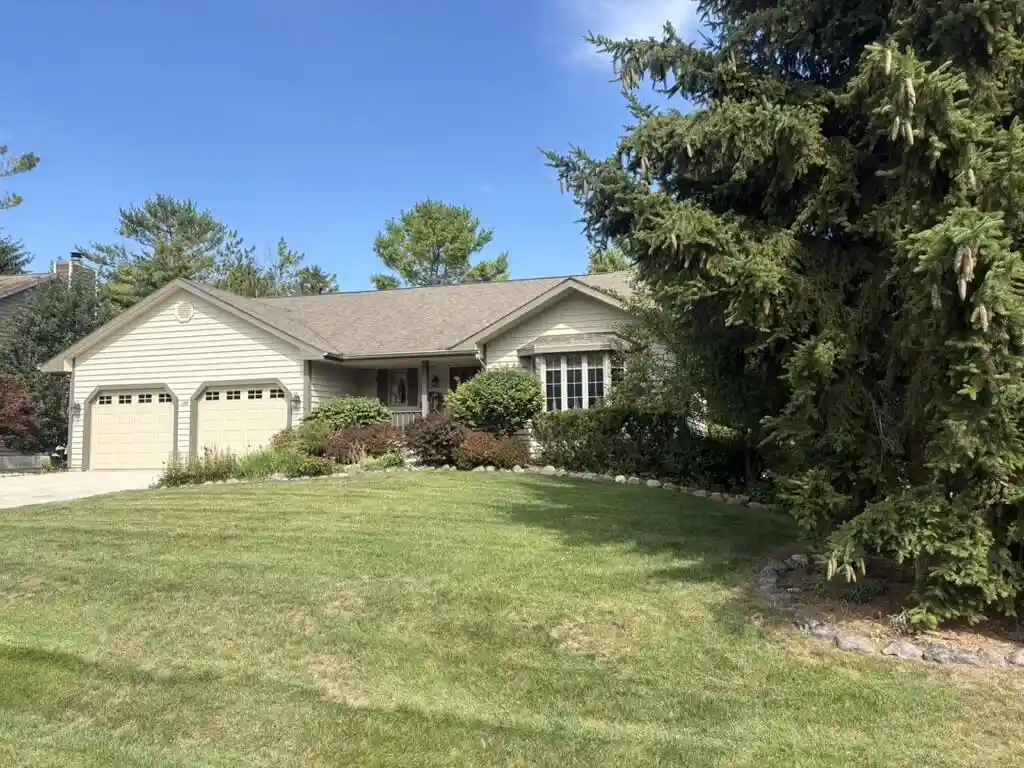 Photo 1 of Single family home for sale at 3989 Arrowhead Ct, Sheboygan, WI 53083 | MLS# 1978826 | Listing updated on 2026-09-30