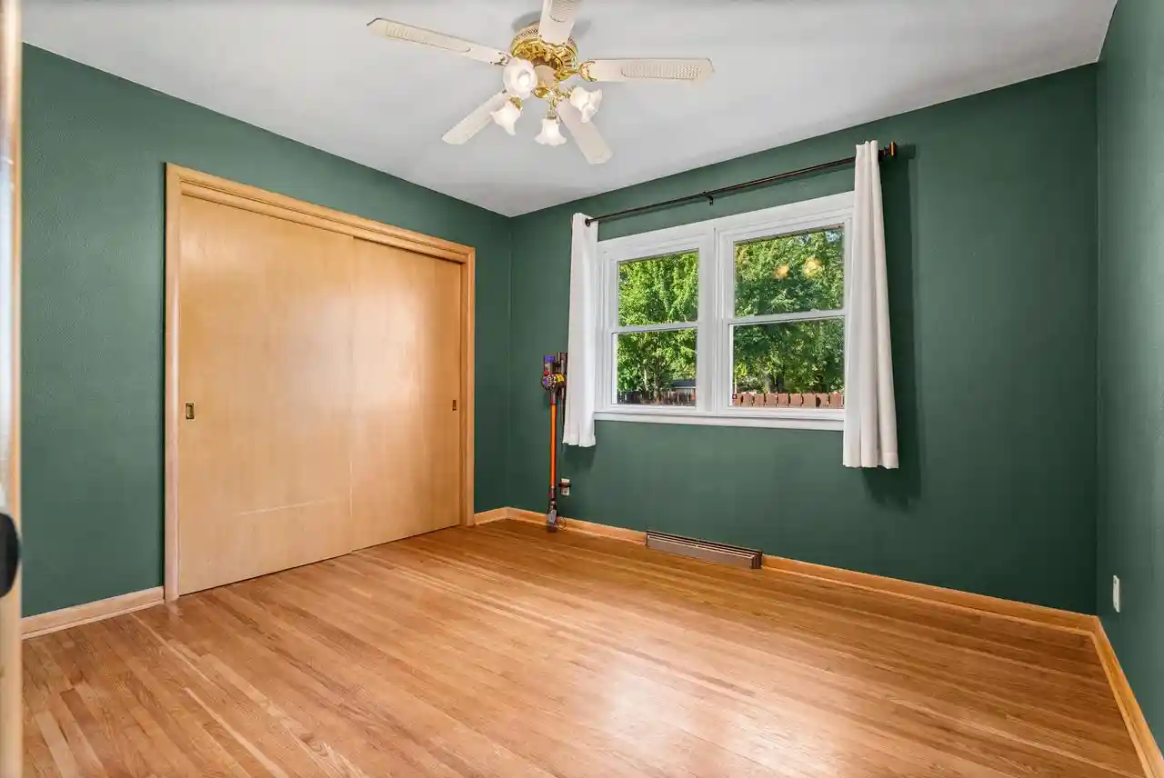 Photo 3 of Sale Pending at 710 Oak Ter, La Crescent, MN 55947 | MLS# 1978833 | Listing updated on 2026-09-07