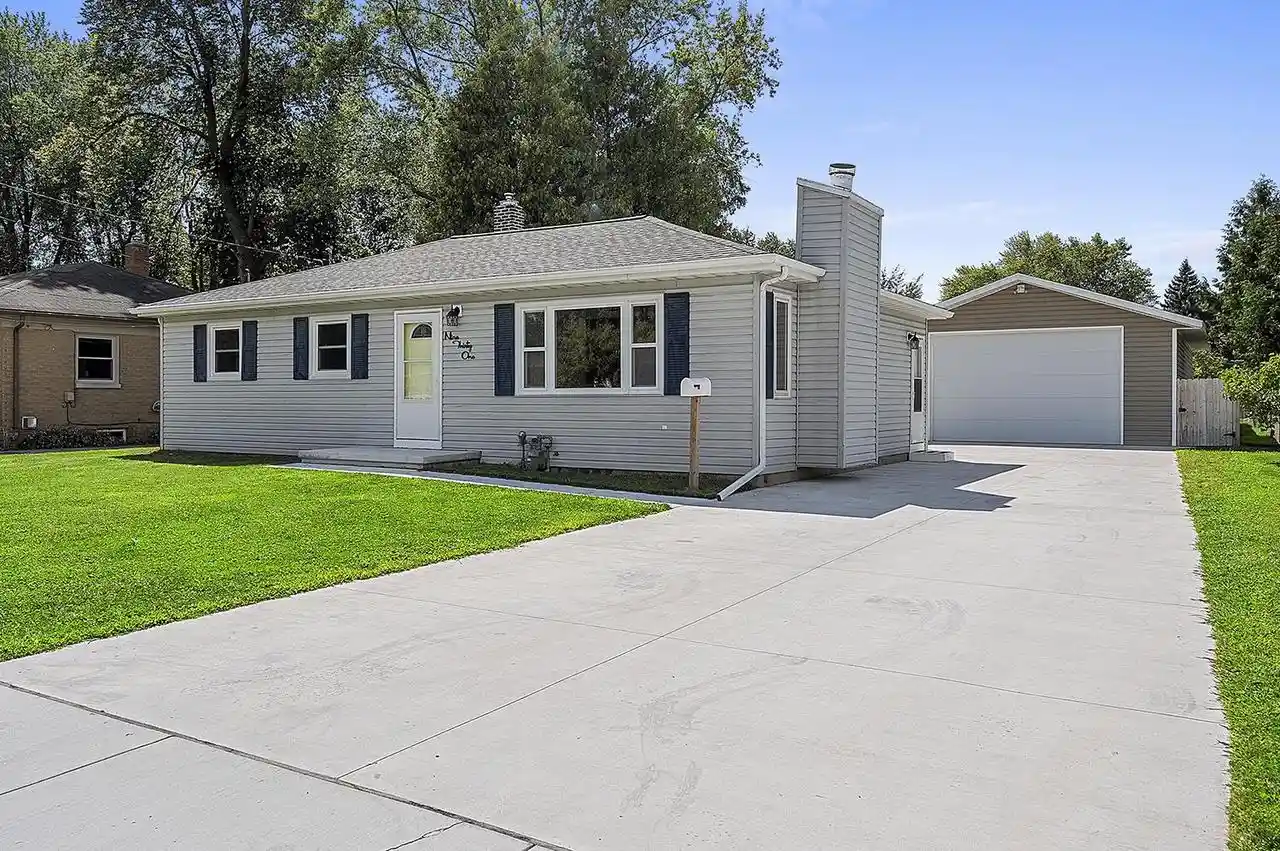 Photo 1 of Single family home for sale at 931 Coppens Rd, Green Bay, WI 54303 | MLS# 50332065 | Listing updated on 2026-09-08