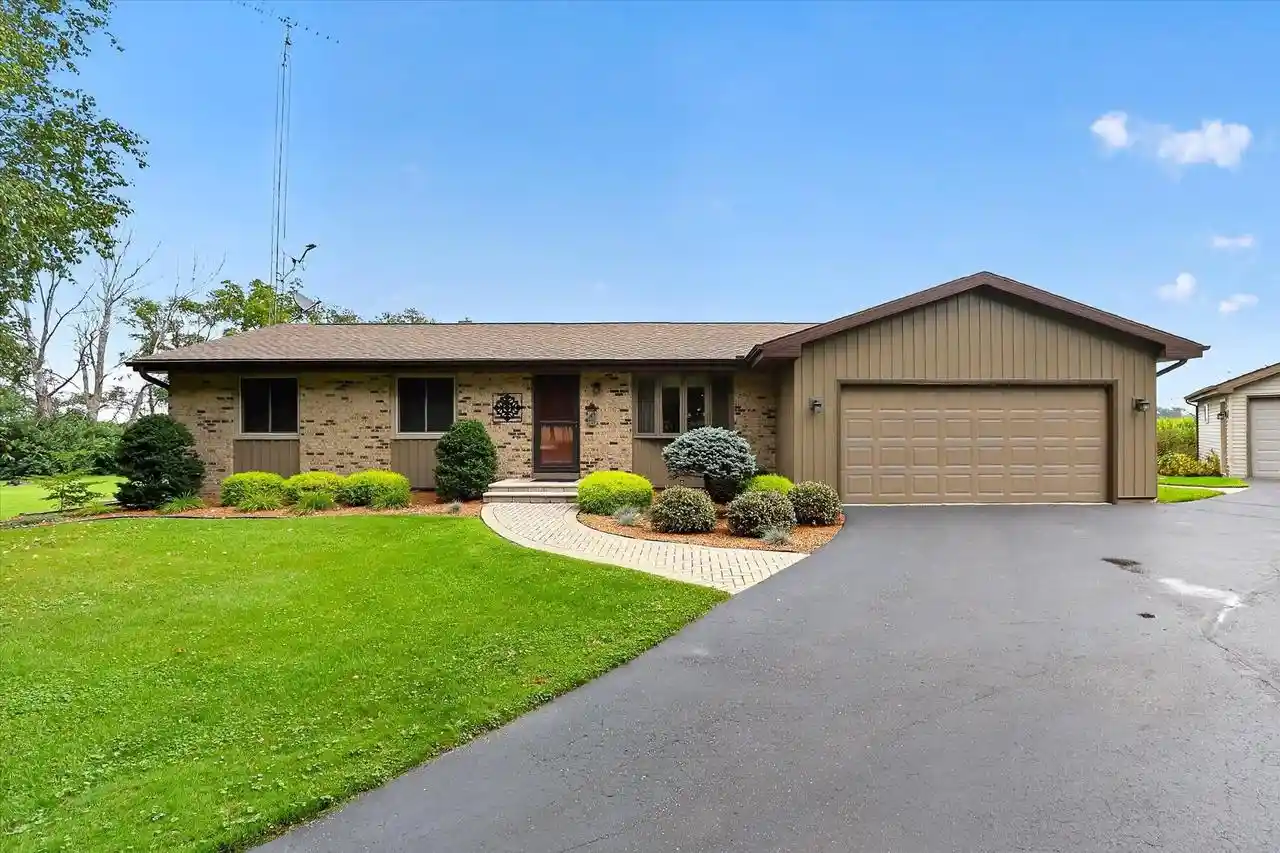 Photo 1 of Single family home for sale at 2140 N Polzin Rd, Janesville, WI 53548 | MLS# 2031854 | Listing updated on 2026-09-23