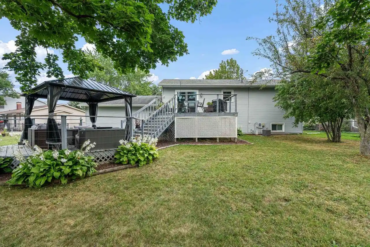 Photo 4 of Single family home for sale at 2309 Brantwood Dr, Neenah, WI 54956 | MLS# 50332031 | Listing updated on 2026-09-04