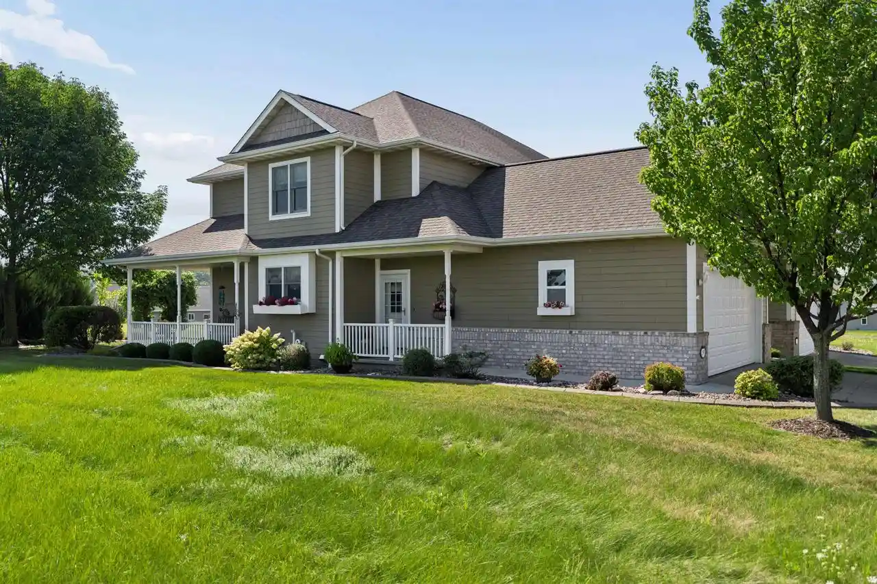 Photo 1 of Single family home for sale at 2993 Georgetown Pl, Menasha, WI 54952 | MLS# 50332053 | Listing updated on 2026-09-21