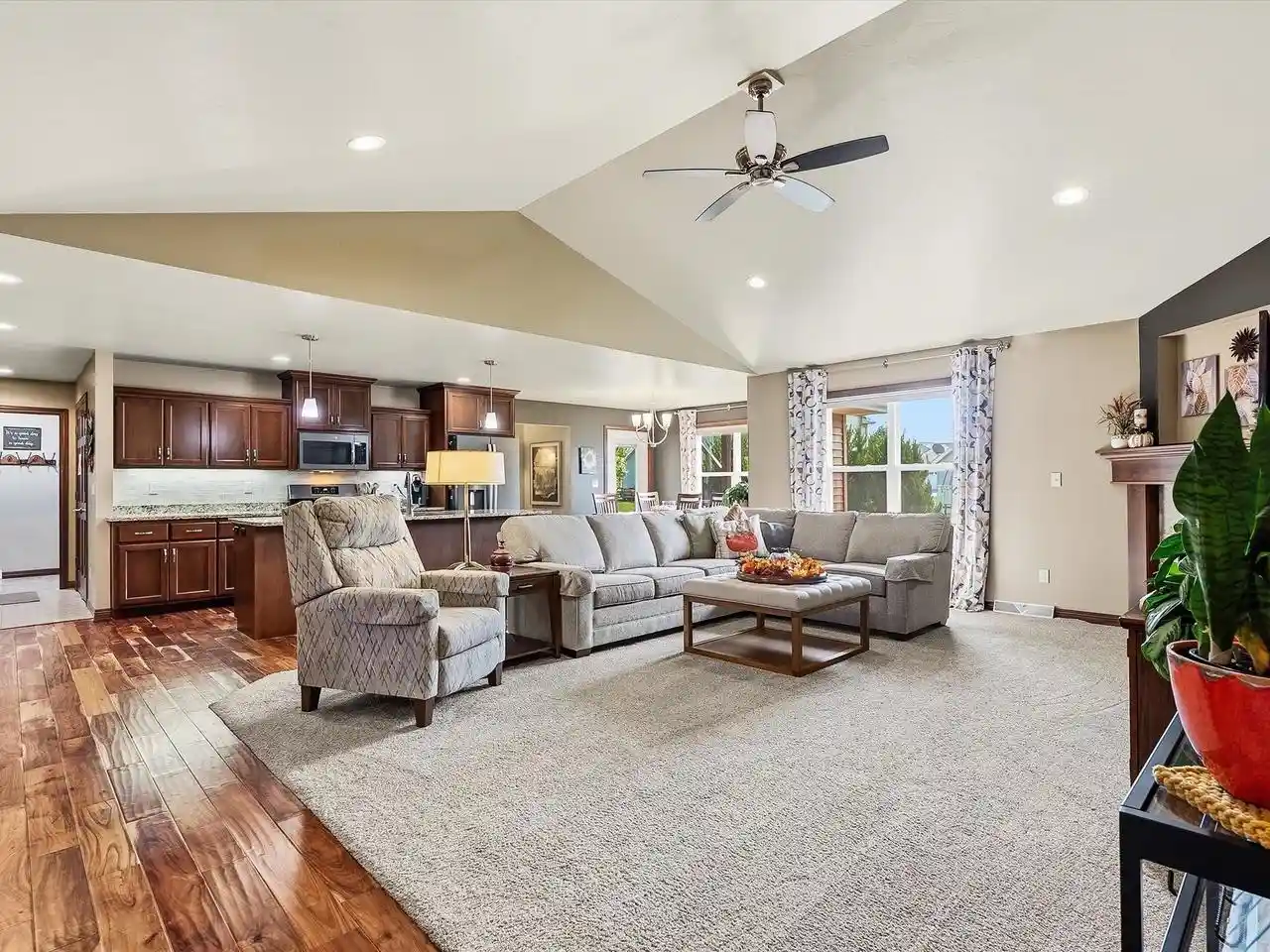 Photo 4 of Single family home for sale at 3594 Bay Harbor Dr, Green Bay, WI 54311 | MLS# 50332067 | Listing updated on 2026-09-08