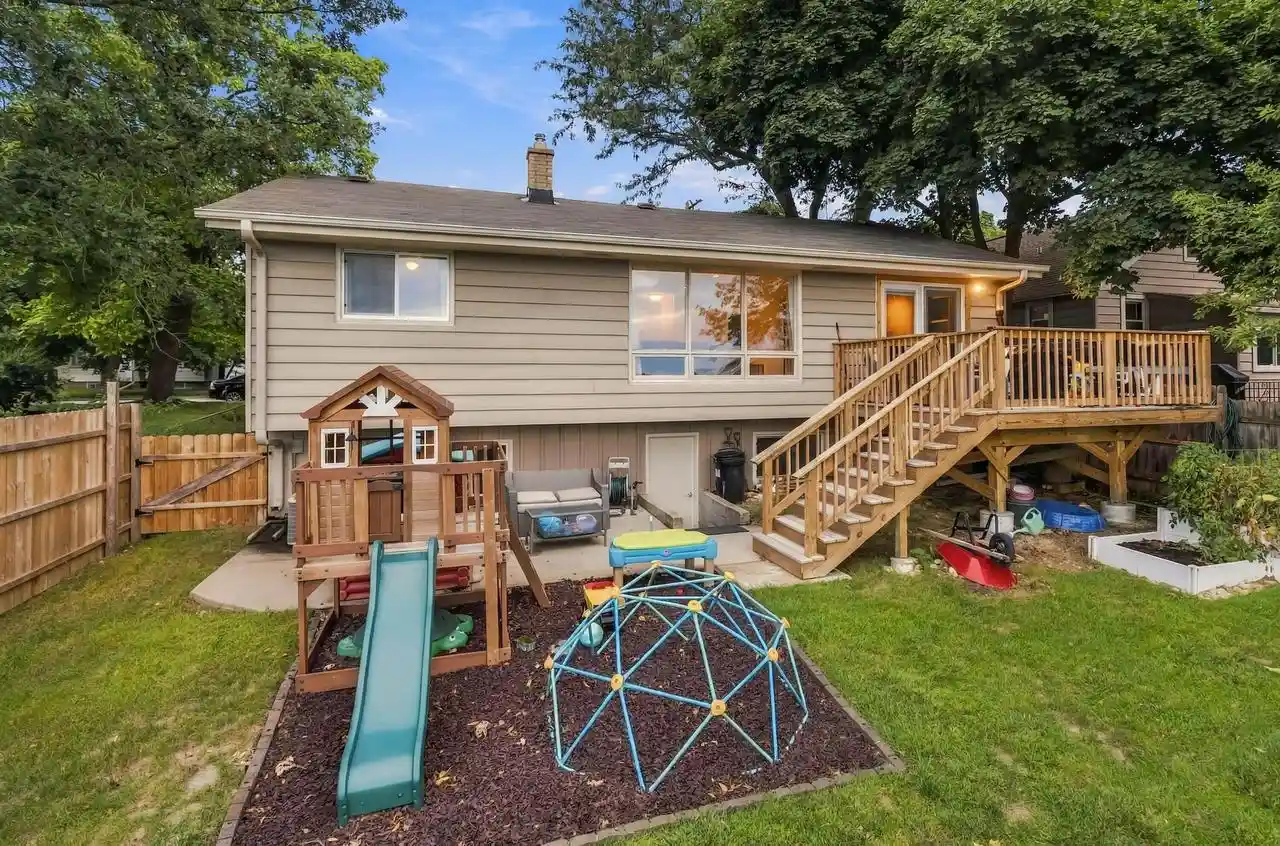 Photo 1 of Single family home for sale at 1007 Buena Vista Ave, Waukesha, WI 53188 | MLS# 1978854 | Listing updated on 2026-09-26