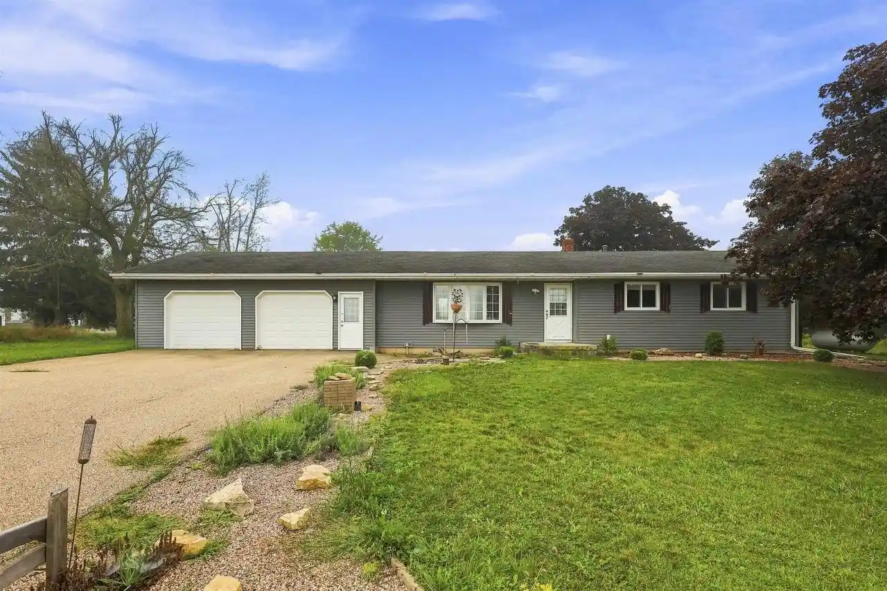 Photo 1 of Single family home for sale at W4011 County Rd E, Cecil, WI 54111 | MLS# 50332076 | Listing updated on 2026-09-04