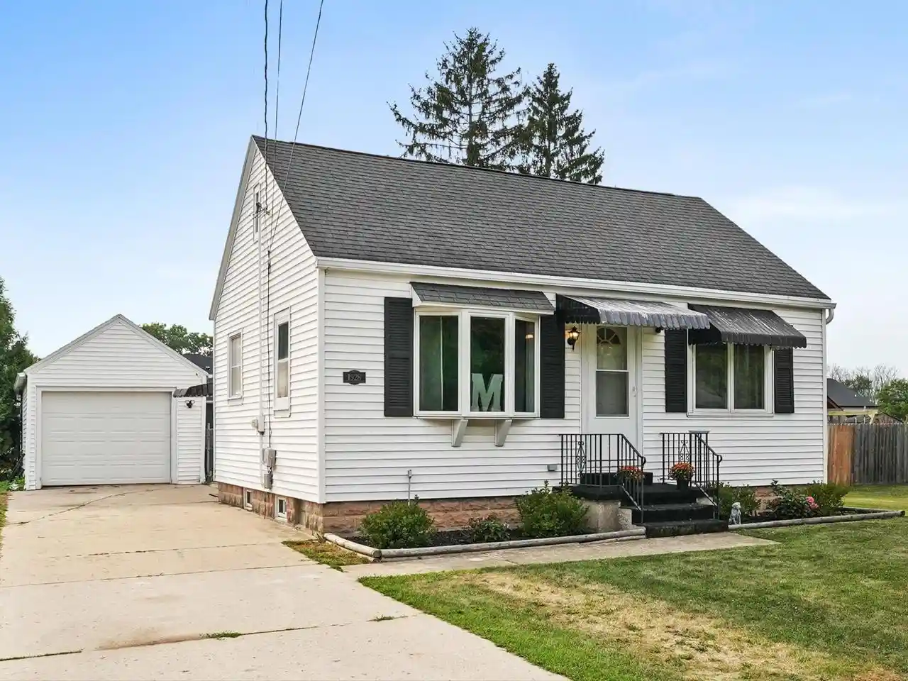 Photo 1 of Single family home for sale at 1928 Herman Rd, Manitowoc, WI 54220 | MLS# 1978858 | Listing updated on 2026-09-06