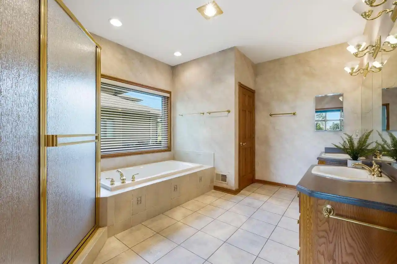Photo 4 of Condo for sale at 1209 E Sweetbriar Ln, Hartland, WI 53029 | MLS# 1978870 | Listing updated on 2026-09-22