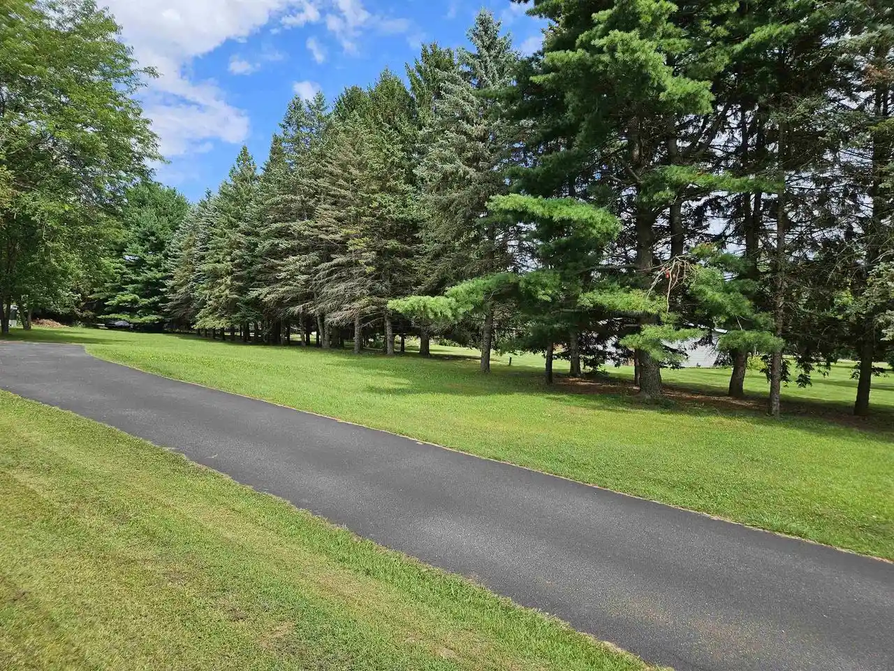 Photo 2 of Single family home for sale at W7254 S Oak Ridge Ct, Poynette, WI 53955 | MLS# 2031872 | Listing updated on 2026-09-30