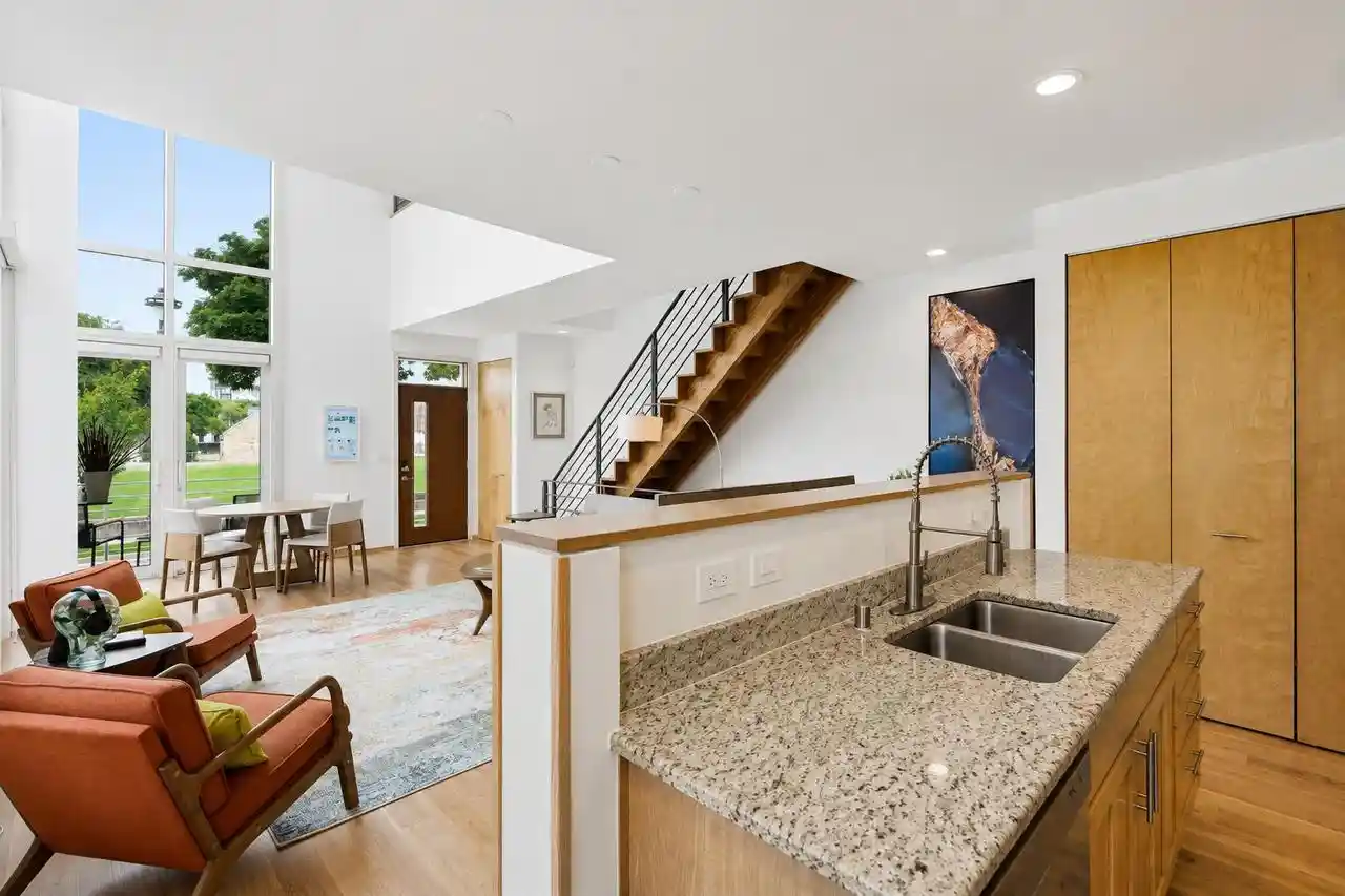 Listing Photo 5 - Condo for sale in building located at 1931 N Pierce St, Milwaukee, WI 53212 - Unit #16