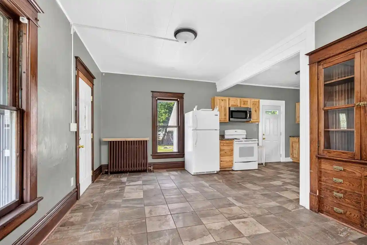 Photo 4 of Single family home for sale at 1103 Cherry St, Oshkosh, WI 54901 | MLS# 50332070 | Listing updated on 2026-09-14