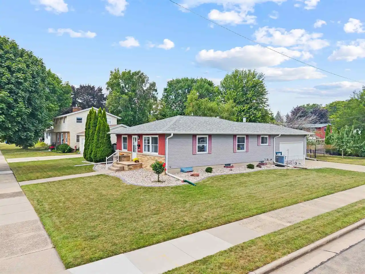 Photo 1 of Single family home for sale at 1324 Bismarck Ave, Oshkosh, WI 54902 | MLS# 50332082 | Listing updated on 2026-09-09
