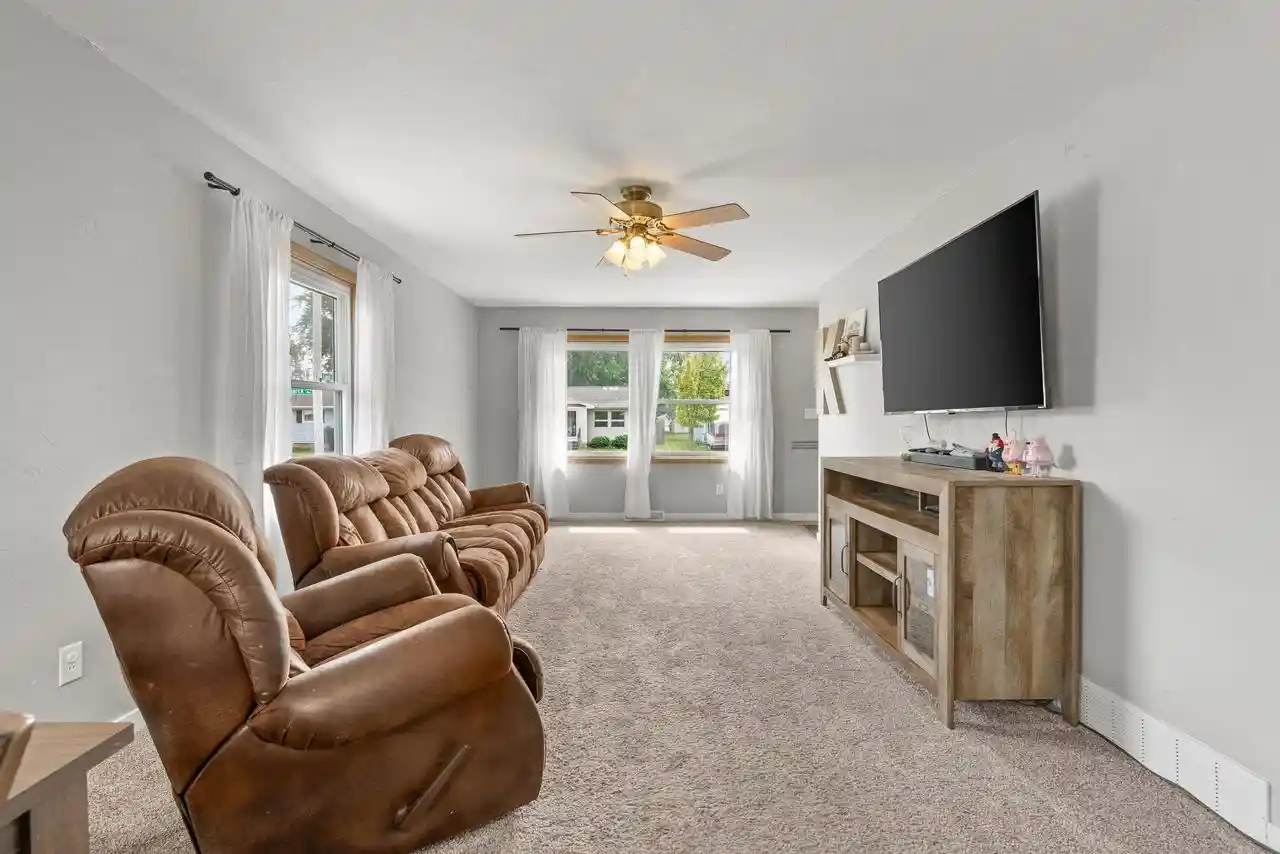 Photo 2 of Single family home for sale at 1324 Bismarck Ave, Oshkosh, WI 54902 | MLS# 50332082 | Listing updated on 2026-09-09