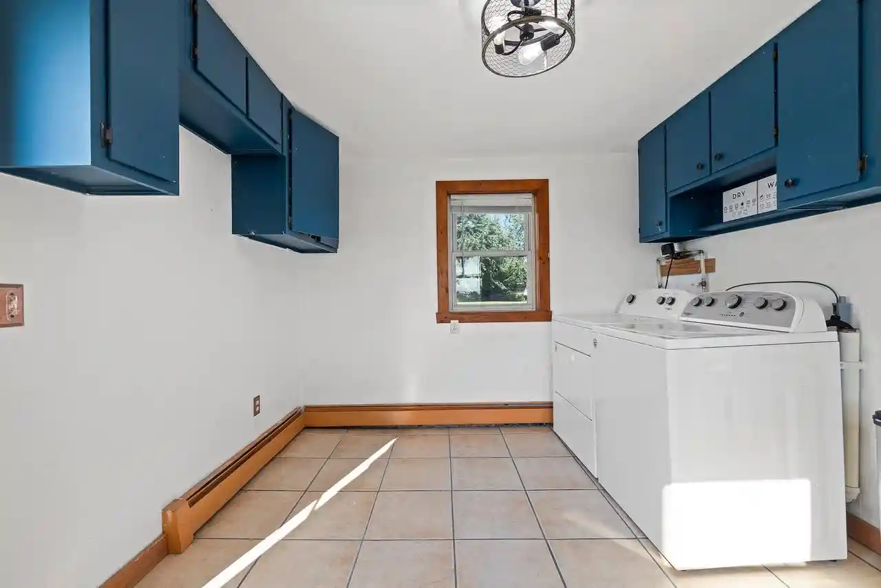Photo 3 of Single family home for sale at 1372 Phillips Rd, Green Bay, WI 54311 | MLS# 50332056 | Listing updated on 2026-09-19