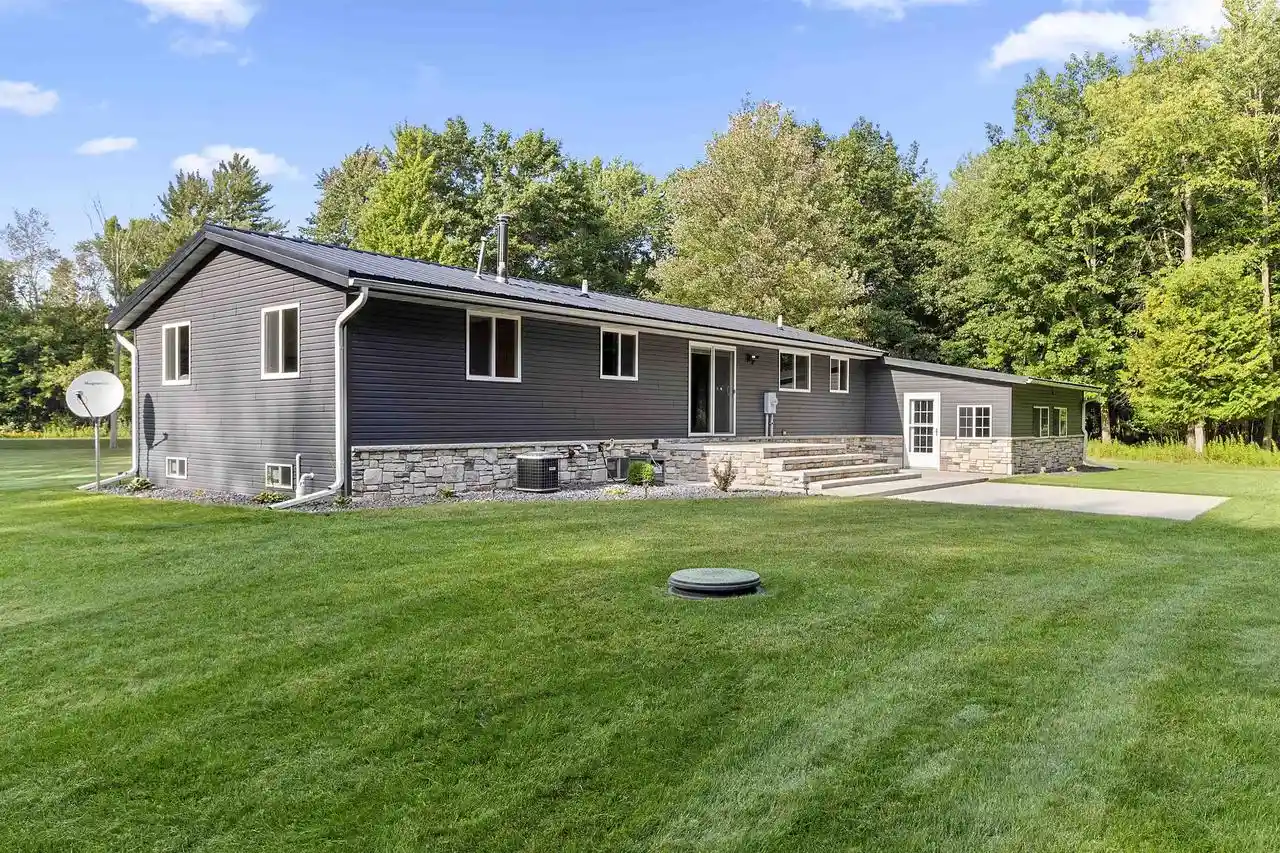 Photo 4 of Single family home for sale at W1855 Krause Rd, Marinette, WI 54143 | MLS# 50332087 | Listing updated on 2026-09-06