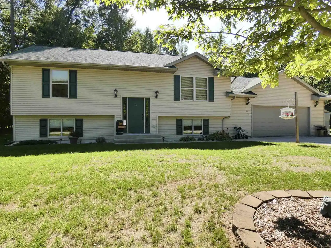 Photo 1 of Single family home for sale at 1333 Kloppman St, Crivitz, WI 54114 | MLS# 50332083 | Listing updated on 2026-09-09