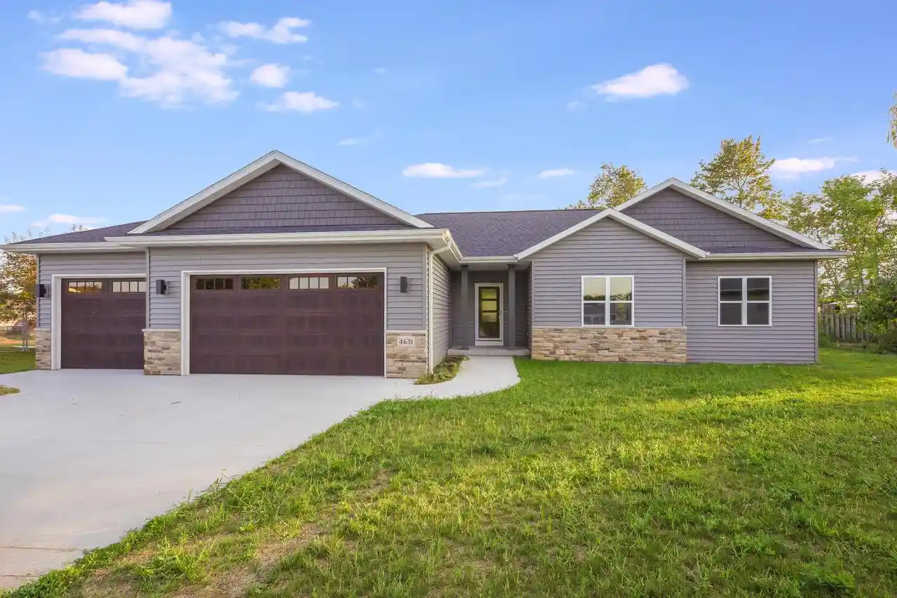 Photo 1 of Single family home for sale at 4631 Ridge Ct, Manitowoc, WI 54220 | MLS# 1978884 | Listing updated on 2026-09-29