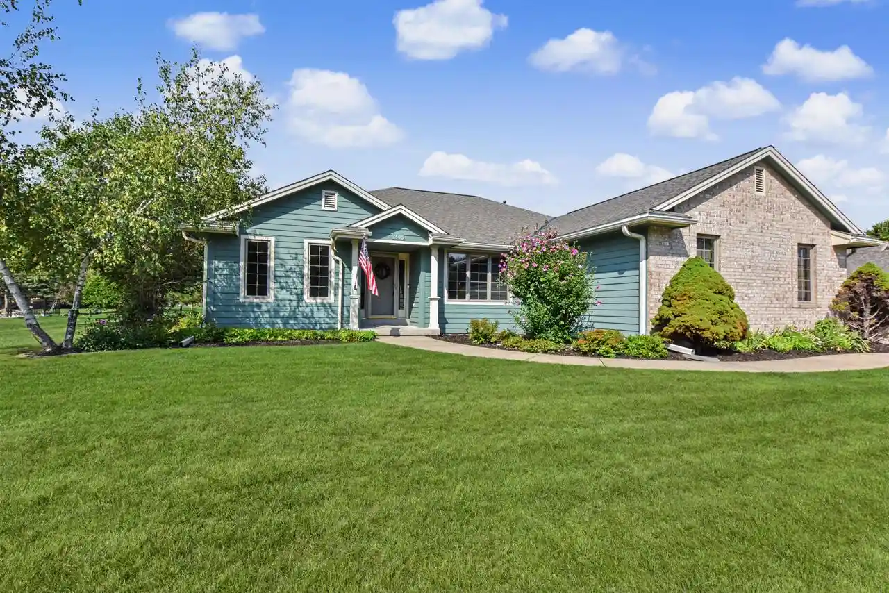 Photo 1 of Single family home for sale at 1508 Mackenzie Ln, Oconomowoc, WI 53066 | MLS# 1978889 | Listing updated on 2026-09-18