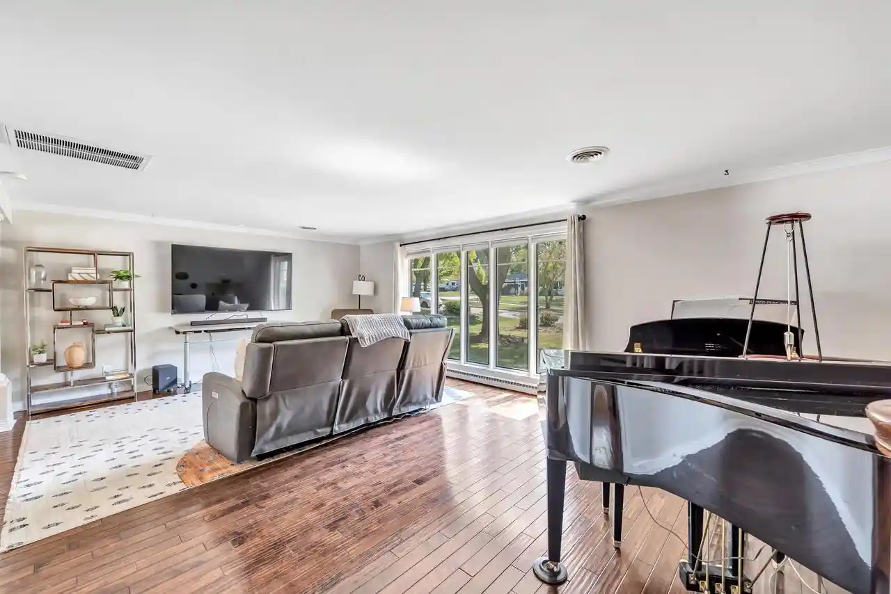 Photo 2 of Single family home for sale at 160 Roselawn Blvd, Green Bay, WI 54301 | MLS# 1978897 | Listing updated on 2026-09-19