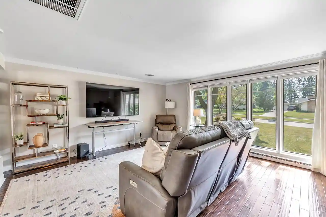 Photo 3 of Single family home for sale at 160 Roselawn Blvd, Green Bay, WI 54301 | MLS# 1978897 | Listing updated on 2026-09-19