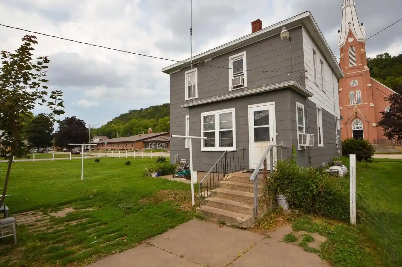 Photo 3 of Single family home for sale at 610 E Dewey St, Cassville, WI 53806 | MLS# 2031887 | Listing updated on 2026-09-02