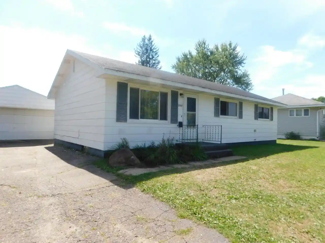 Photo 1 of Single family home for sale at 1707 Mathews St, Merrill, WI 54452 | MLS# 22604341 | Listing updated on 2026-09-10