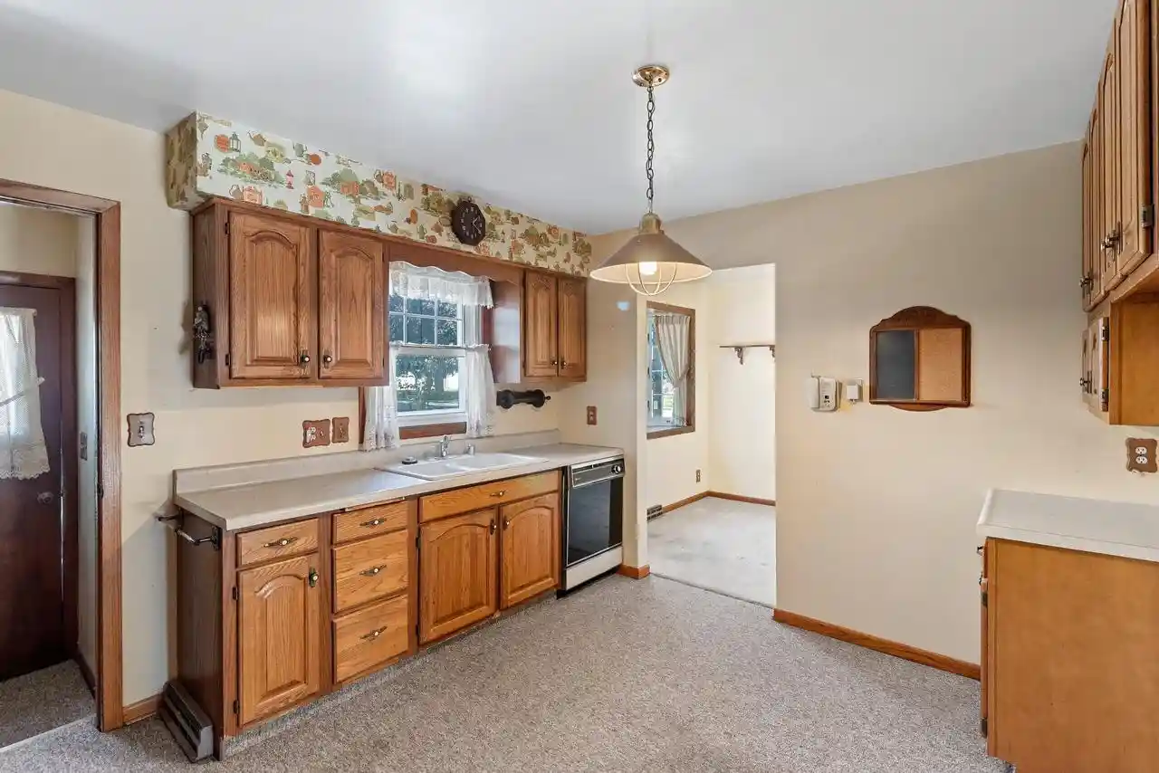 Photo 4 of Single family home for sale at 2508 Division St, Manitowoc, WI 54220 | MLS# 1978930 | Listing updated on 2026-10-02