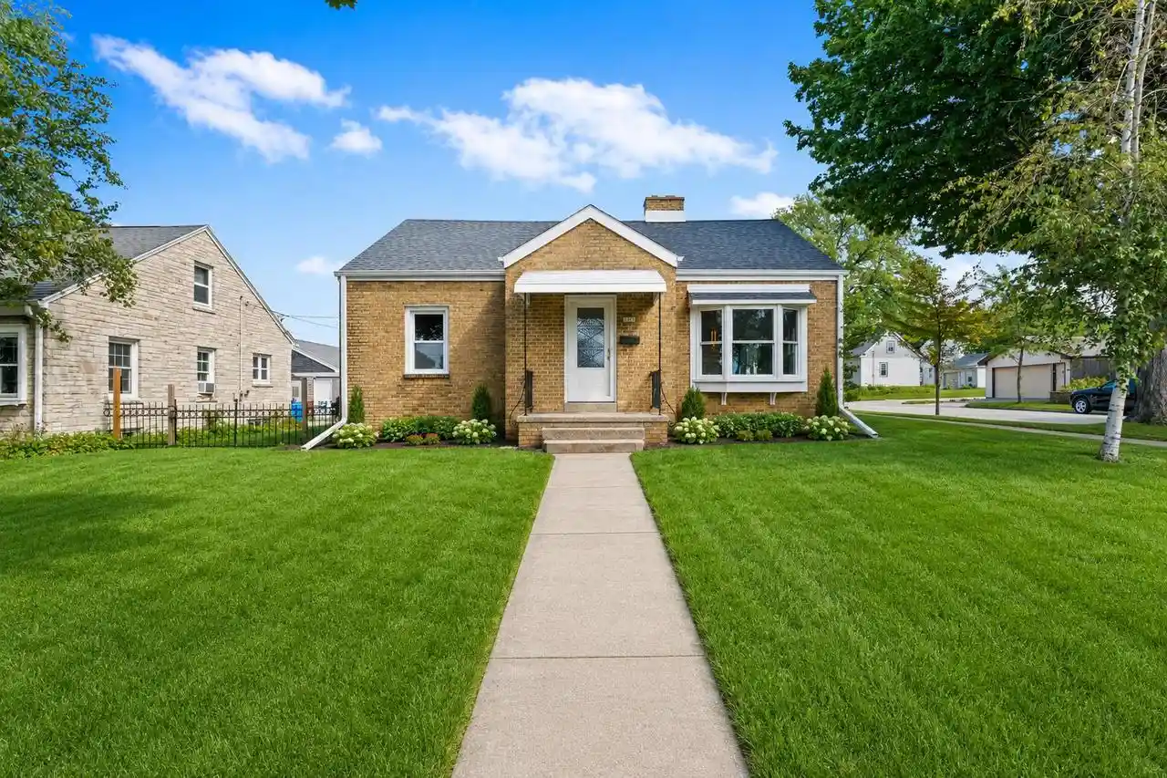 Photo 1 of Single family home for sale at 3972 S 5th Place, Milwaukee, WI 53207 | MLS# 1978932 | Listing updated on 2026-09-18