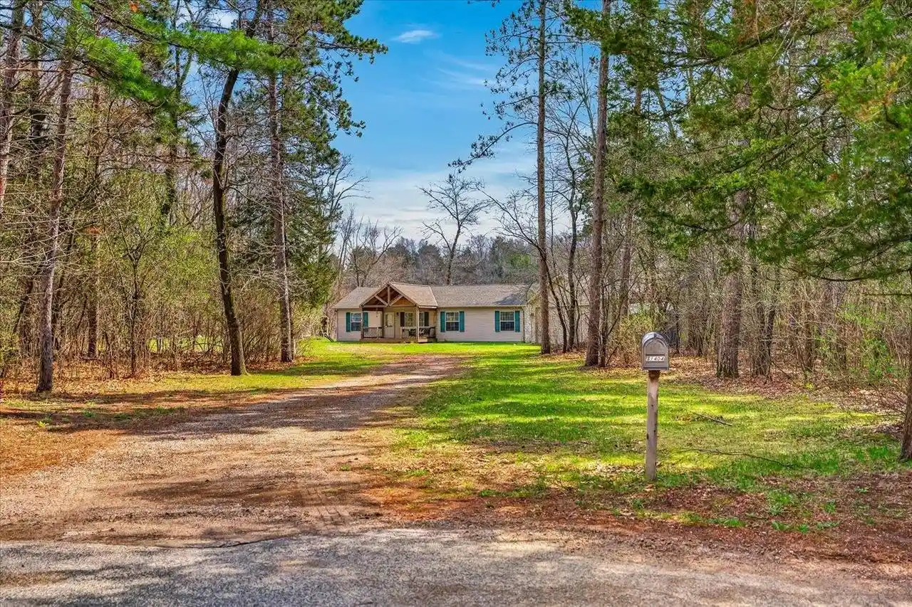 Photo 3 of Single family home for sale at S1404 Indian Trl Pkwy, Baraboo, WI 53913 | MLS# 2031892 | Listing updated on 2026-09-17
