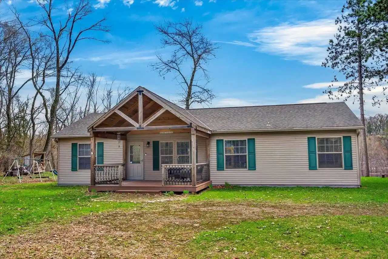 Photo 4 of Single family home for sale at S1404 Indian Trl Pkwy, Baraboo, WI 53913 | MLS# 2031892 | Listing updated on 2026-09-17