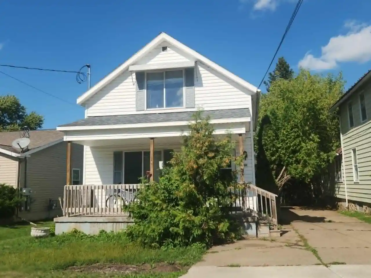 Photo 2 of Multi family home for sale at 307 W Cleveland St, Marshfield, WI 54449 | MLS# 22604346 | Listing updated on 2026-09-10