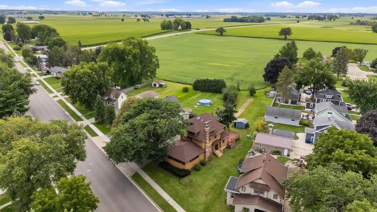 Photo 2 of Single family home for sale at 634 E Oak Grv St, Juneau, WI 53039 | MLS# 1978959 | Listing updated on 2026-10-03