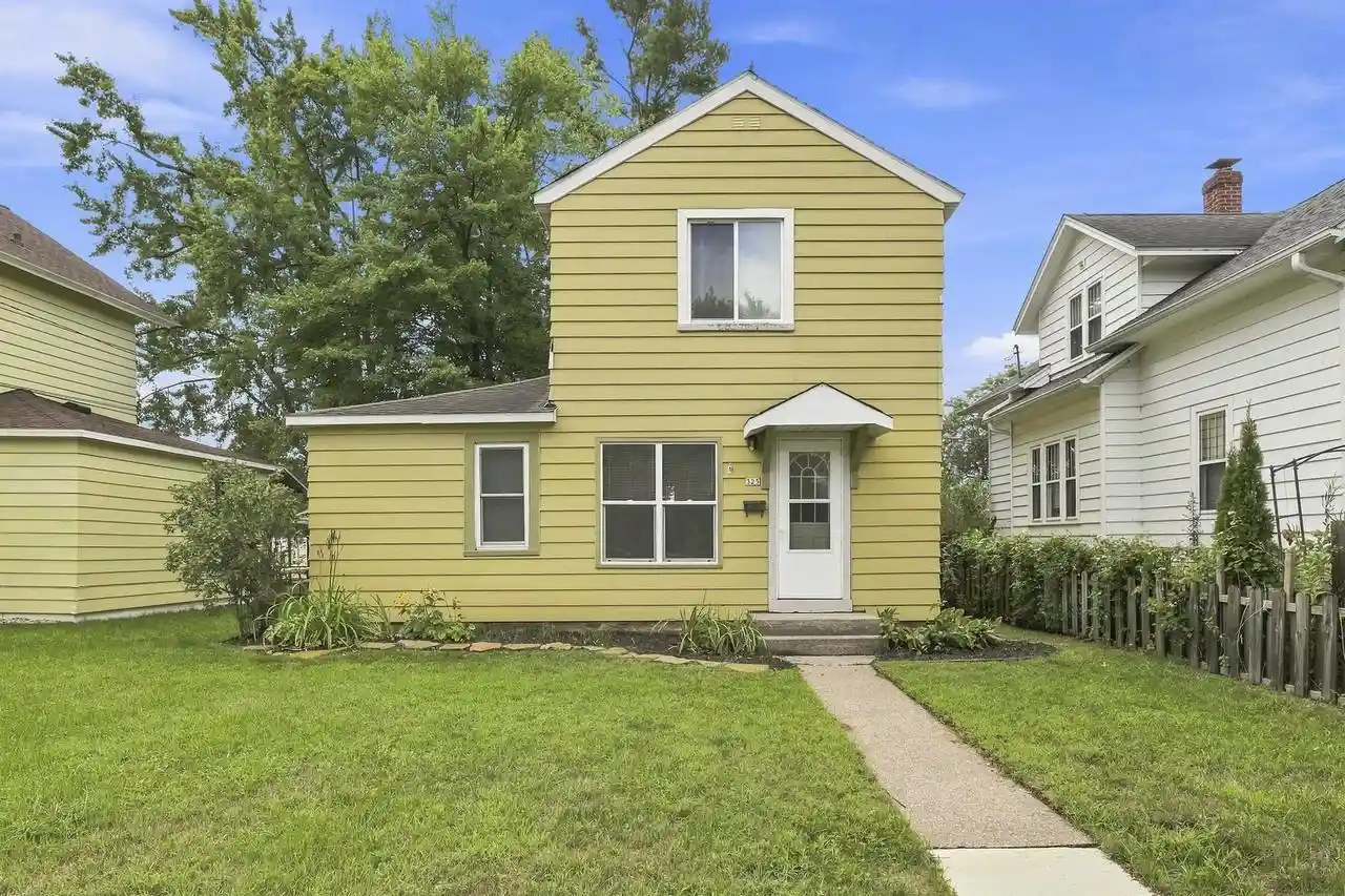 Photo 1 of Single family home for sale at 325 Washington Ave, Stevens Point, WI 54481 | MLS# 22604348 | Listing updated on 2026-09-03