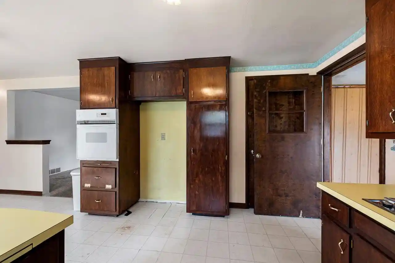 Photo 3 of Sale Pending at 959 Redley Ct, Green Bay, WI 54304 | MLS# 50332101 | Listing updated on 2026-09-16