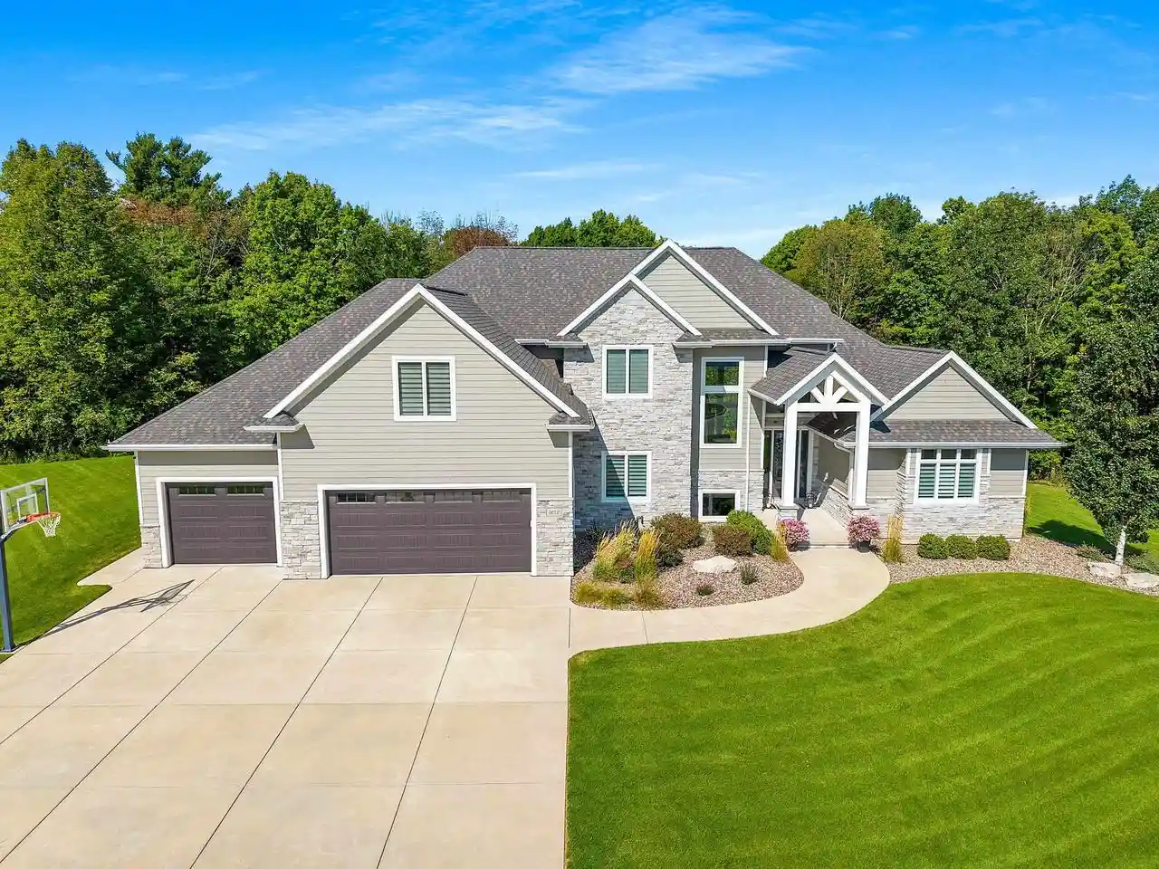 Photo 1 of Single family home for sale at 1852 Ridgemont Cir, De Pere, WI 54115 | MLS# 50332100 | Listing updated on 2026-09-09